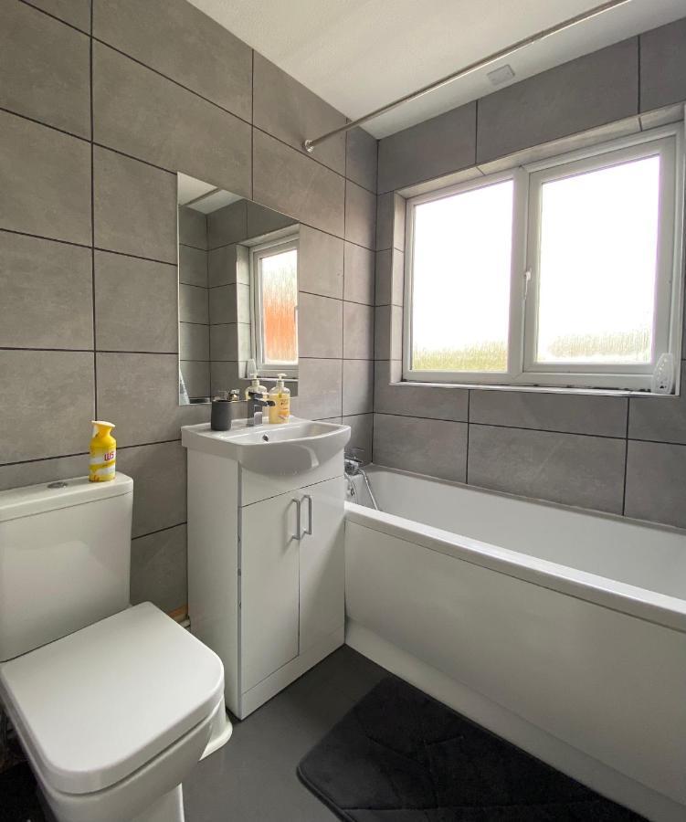 Modern 2 Bed Apartment & Free Parking Canterbury Eksteriør billede
