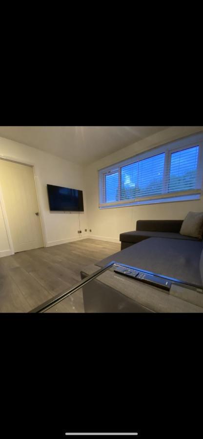 Modern 2 Bed Apartment & Free Parking Canterbury Eksteriør billede