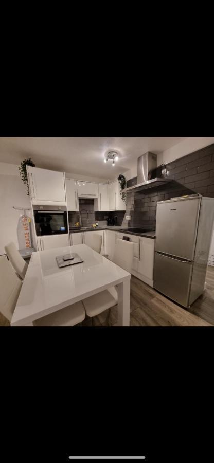 Modern 2 Bed Apartment & Free Parking Canterbury Eksteriør billede